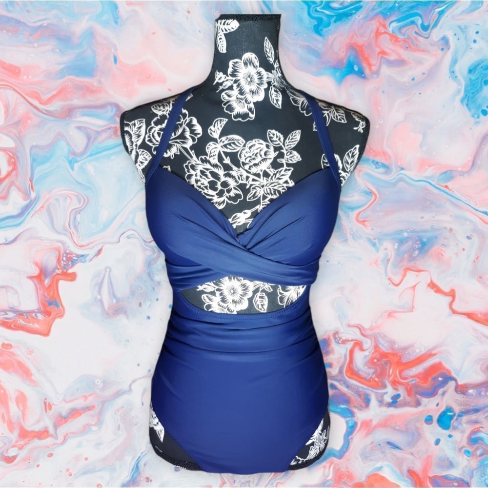 One Piece Swimsuit W/ Cutout, rushed sides and crossed straps NWOT Size Small